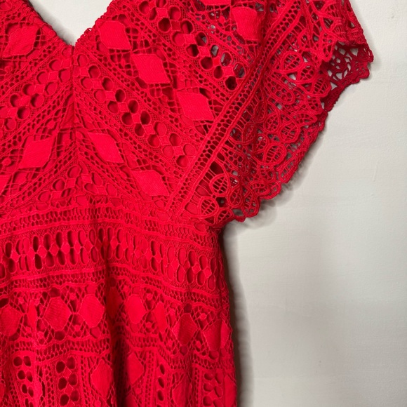 Lulu’s First Kiss Red Lace Sheath Dress Embroidered V Cut Chic size medium - Picture 5 of 12